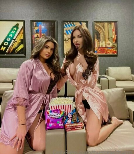 最もホットな成人向けオンリーファンズ セクシーヌード 写真