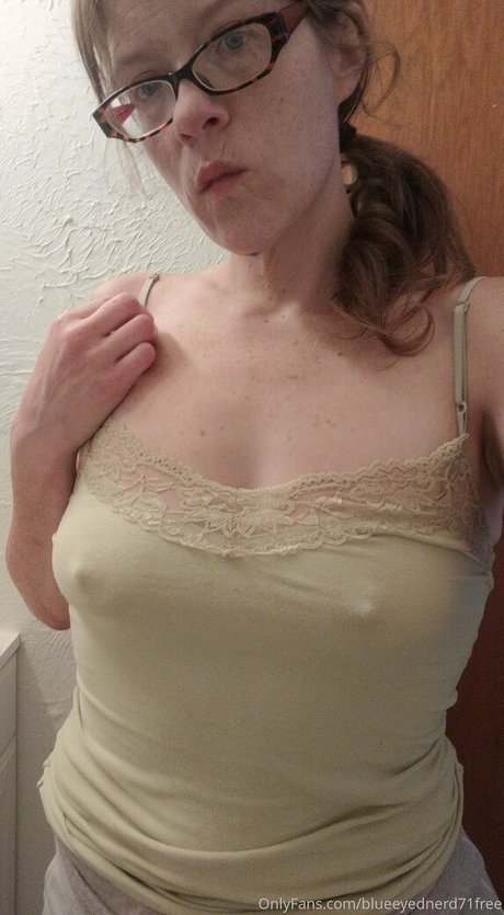 blueeyednerd71free ポルノモデル 写真