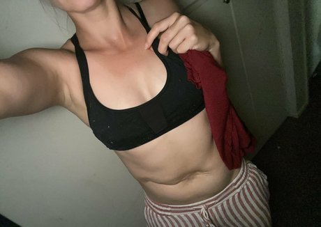 ダーティトークJOI オンリーファンズ 美しい裸 写真