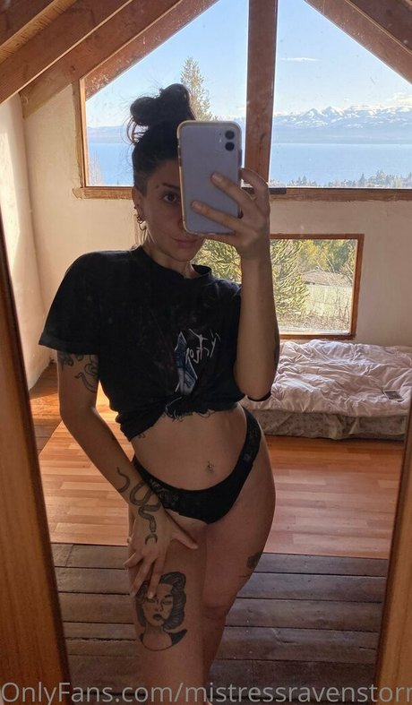 mravenstorm xxxモデル 写真