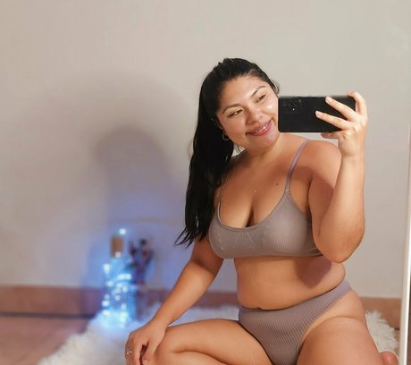ラテン系熟女オンリーファンズ ホット裸 画像