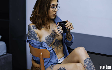 中くらいのおっぱいオンリーファンズ アートxxx 写真