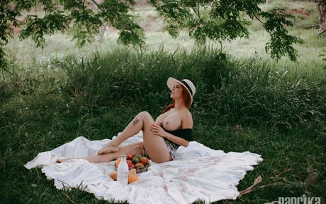 おっぱいオンリーファンズ セクシーヌード 写真