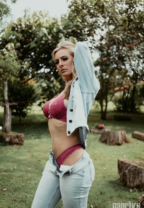 エモヌードオンリーファンズ セクシーxxx 写真