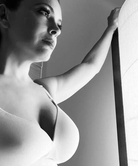 若い黒人女性オンリーファンズ セクシー アーカイブ