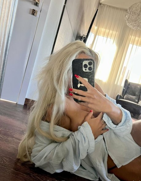 lolaellemodel ホット女優 画像