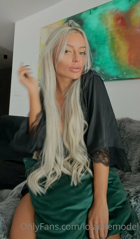 lolaellemodel ヌードモデル 画像