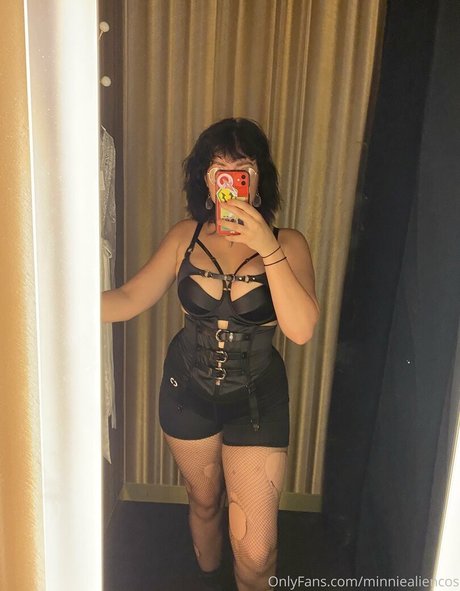 minniealiencos ホット女優 画像