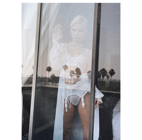 julialogan セックス女優 ギャラリー