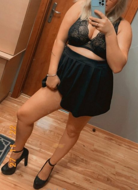 主観視点のアジア人オンリーファンズ 美しい裸 写真