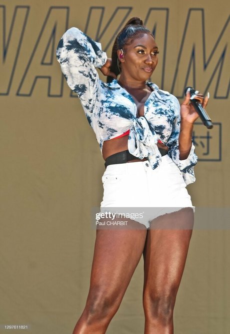 Aya Nakamura スター xxx 写真