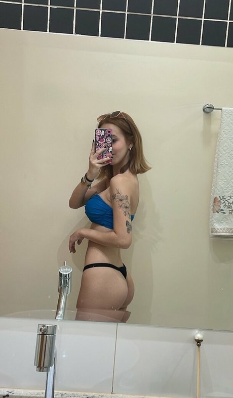 ラテン系熟女オンリーファンズ セクシーヌード 画像