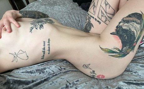 sssaaaavv エロティックなポルノスター 写真