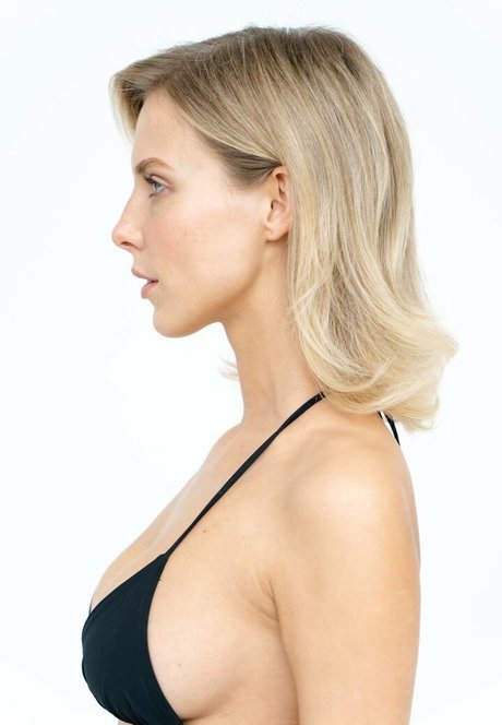 Oxana Streltsova ヌードのポルノスター 写真