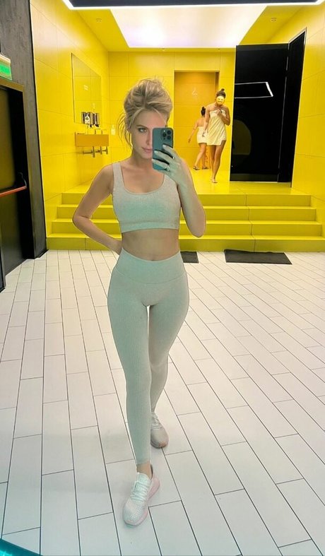 Oxana Streltsova エロティックなポルノスター ギャラリー