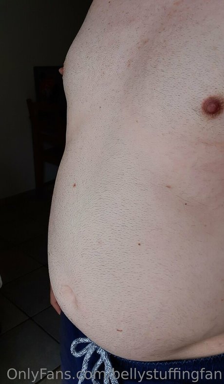 bellystuffingfan 裸モデル 写真