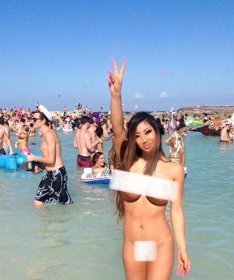 Tiffany Luu ホットなポルノスター 写真