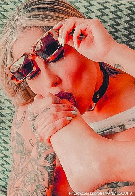巨乳ゴスオンリーファンズ アートポルノ 写真