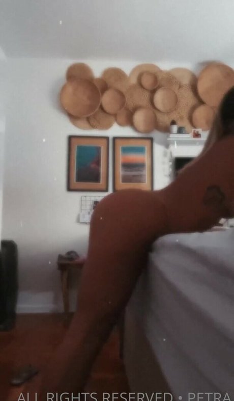 Petra Mattar セックススター ギャラリー