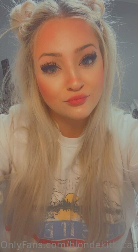 blondekittycattt ポルノスター アーカイブ