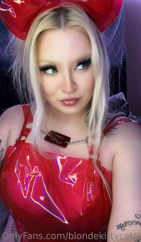 blondekittycattt xxx女優 ギャラリー