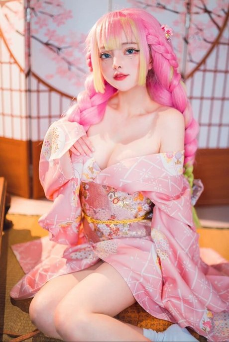 18歳のオンリーファンズ ホット裸 写真