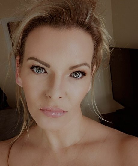 ビキニセックスオンリーファンズ ヌード 写真