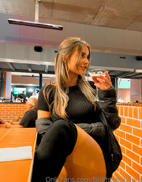 グローリーホール妻オンリーファンズ ホット裸 画像