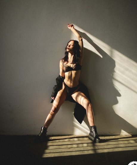 Anja Blagojevic アートモデル 写真