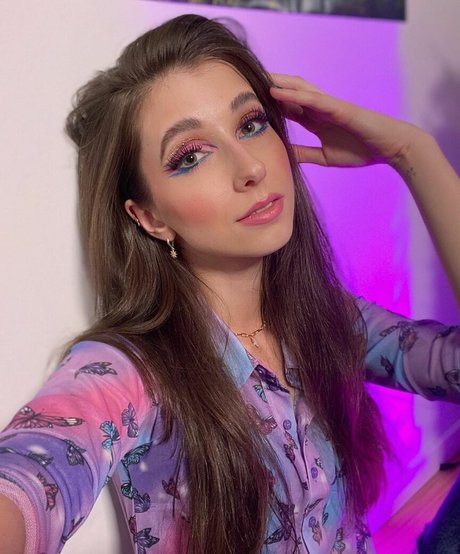 ヨガパンツ オンリーファンズ 美しい裸 写真