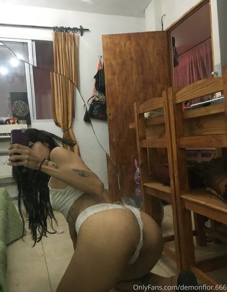 ブルネットの熟女オンリーファンズ 無料セックス アーカイブ