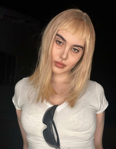 妻のアナルオンリーファンズ セクシーヌード 写真