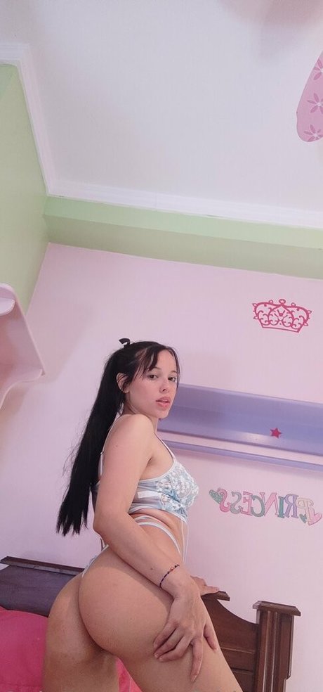 巨大なチンポを持つシーメールオンリーファンズ 美しいポルノ 写真