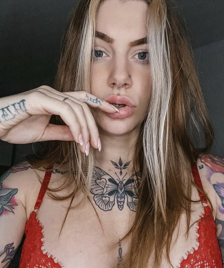aline mc lovin アートスター 写真