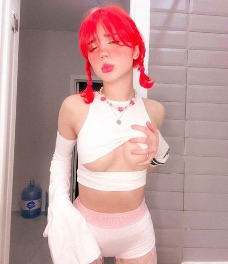 大学教師のオンリーファンズ セクシー 写真