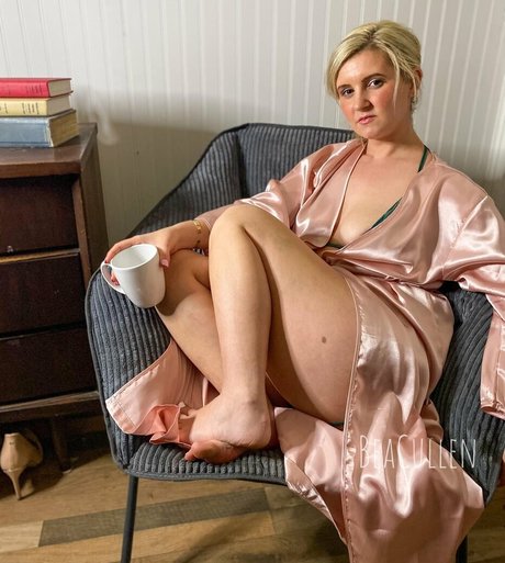 ブルネットのティーンオンリーファンズ ポルノ ギャラリー