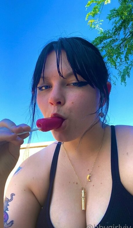 bbygirlviv ヌードのポルノスター 画像