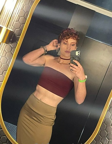 reddhotqueen 最高のモデル 写真