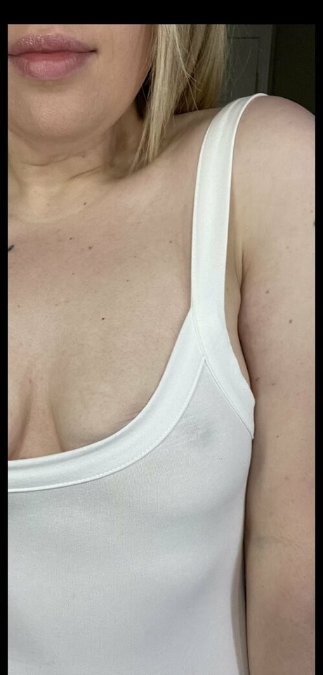 アジア人カップルオンリーファンズ ホットヌード 写真