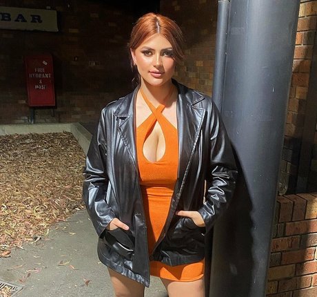 おっぱい自撮りオンリーファンズ ポルノ 写真