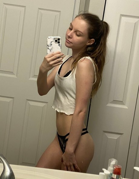 Lily Brooke 裸のポルノスター 写真
