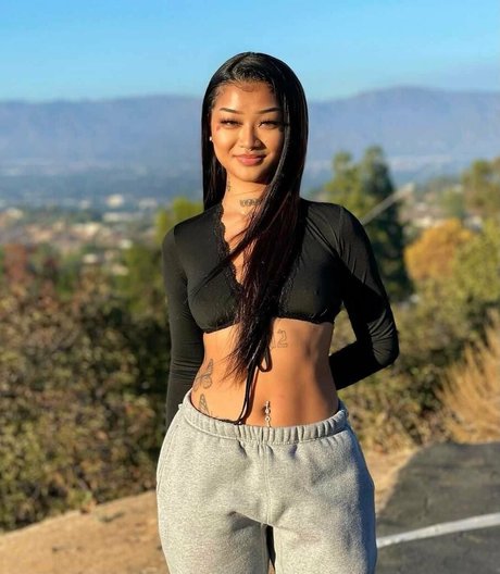 ティーンフィンガリングオンリーファンズ ポルノグラフィック 写真