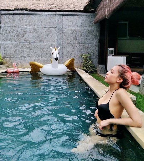 オナニー 潮吹き オンリーファンズ xxx 写真