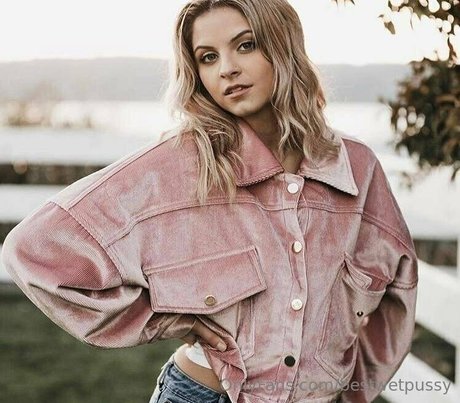 巻き毛のティーンズオンリーファンズ ホットxxx 写真