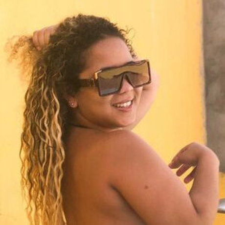 垂れ乳オンリーファンズ ホットセクシー 写真