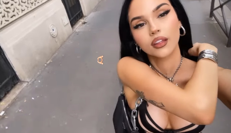 小さいペニスのオンリーファンズ セクシーヌード 写真