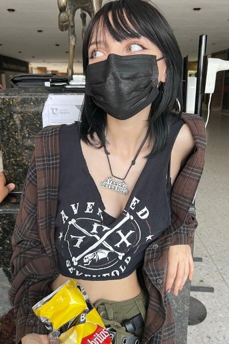Valerya Salinas 可愛いモデル 写真