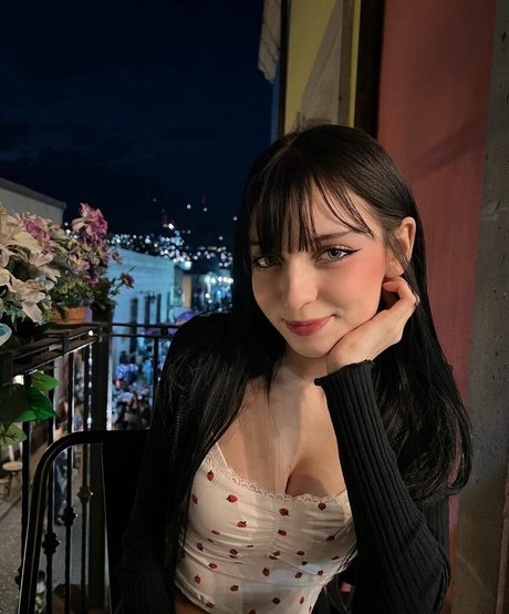 Valerya Salinas セクシーなスター 画像