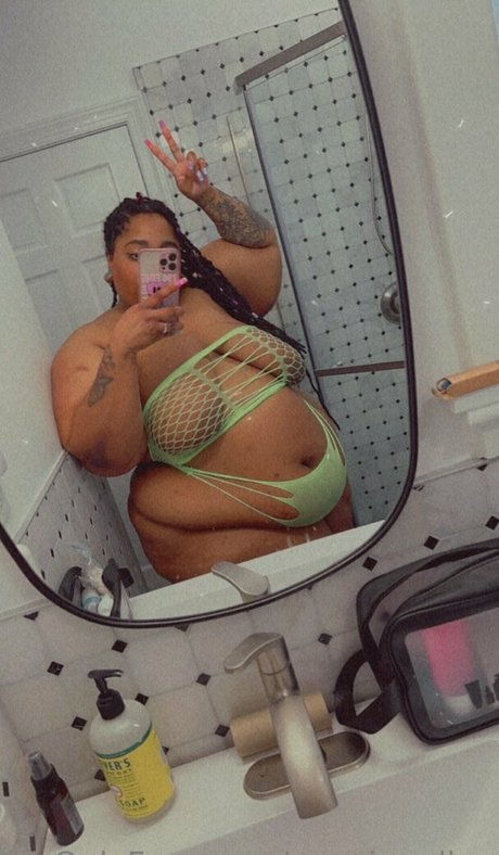 修道女オンリーファンズ トップ 写真