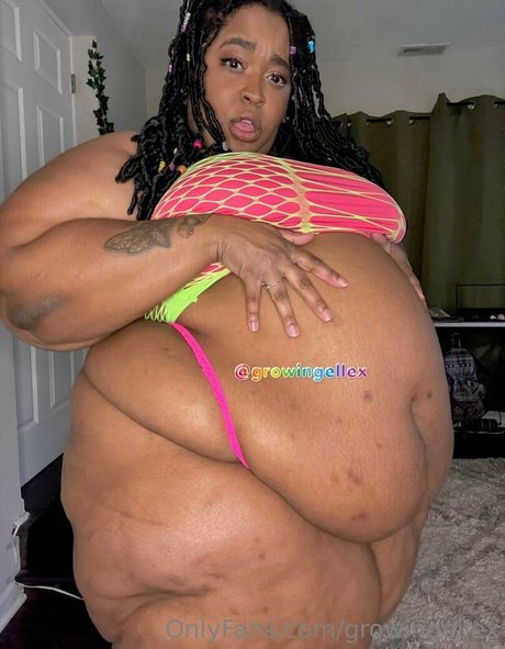 巨乳ディープスロートオンリーファンズ セクシー裸 写真
